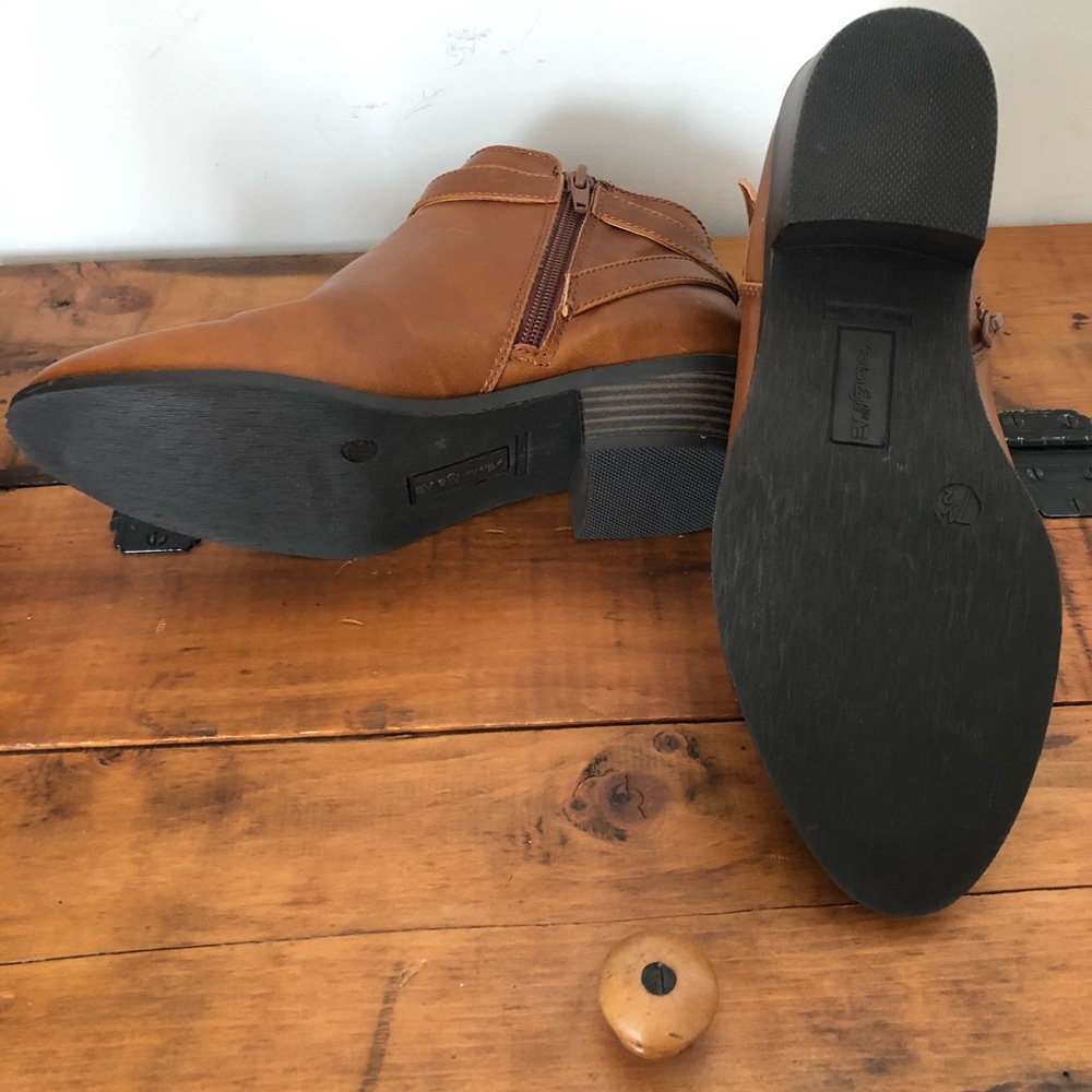 American Eagle Booties Size 7.5 - Picture 4 of 5